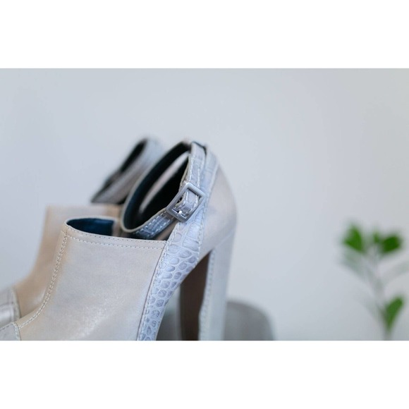 BCBGMAXAZRIA MA-Reagan Platform Heels Sz 7b Leather W/Animal Print EUC - Picture 4 of 9